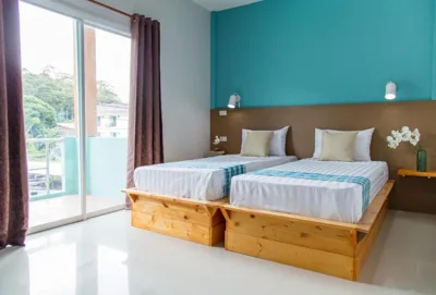 Chambre lits jumeaux avec balcon — Kamala Beach Residence